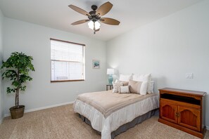 Room - 14090 Gross Point Lane-sunshine Daydream by Coastal Vacation Properties (Fort Myers)