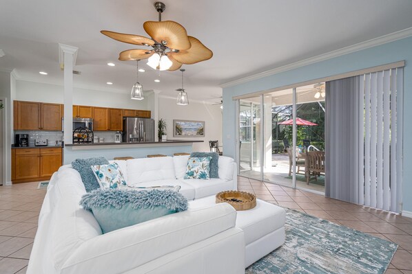 House, 3 Bedrooms | Living room