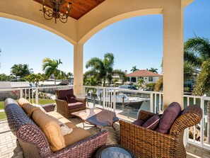 Casa, 5 habitaciones | Balcón