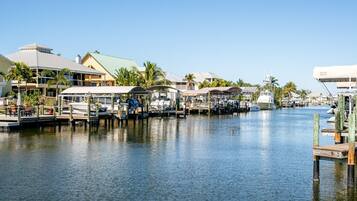 House, 5 Bedrooms | Lake