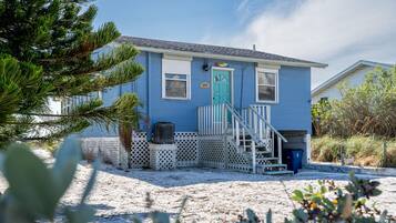 House, 2 Bedrooms | Exterior