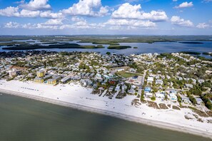 Beach - 307 Lazy Way Island Life Suite - Top by Coastal Vacation Properties (Fort Myers Beach)