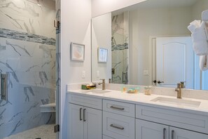 Condo, 2 Bedrooms | Bathroom | Towels