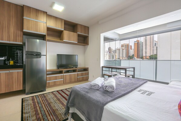 Fer et planche à repasser, accès à Internet, literie fournie