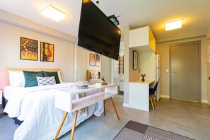 Iron/ironing board, Internet, bed sheets - Vila Madalena Diseno Studio (São Paulo)