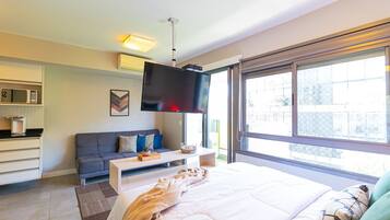 Ferros/tábuas de passar roupa, acesso à internet, roupa de cama