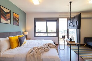 Iron/ironing board, internet, bed sheets