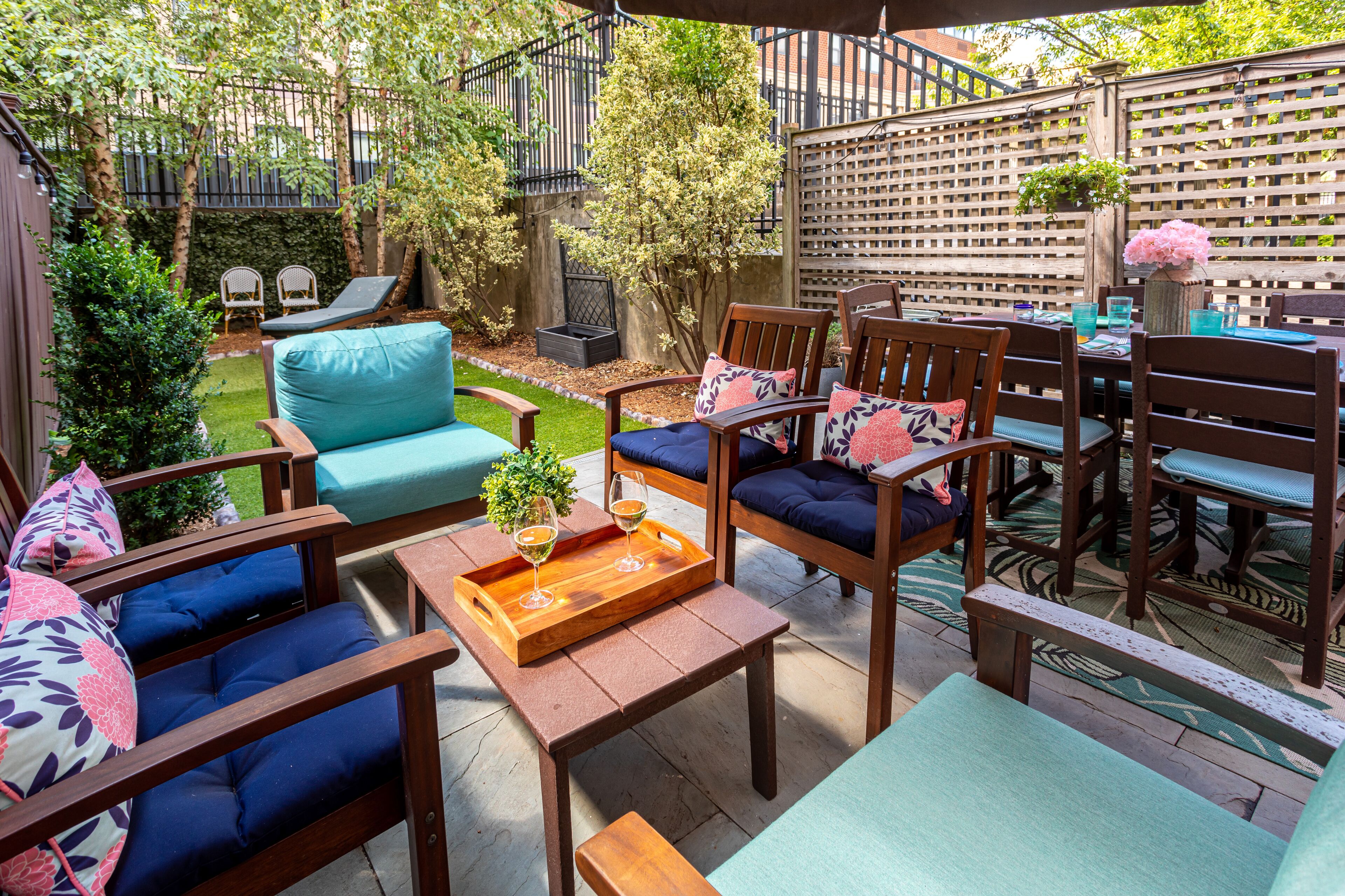 1 Stop to NYC-Newly renovated Luxury Brownstone-Private Backyard