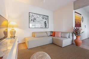 TV - Bright Boho Chic with a Stunning View in Jardins (São Paulo)