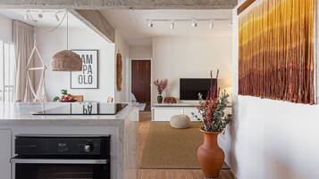 Fridge, microwave, oven, cookware/dishes/utensils