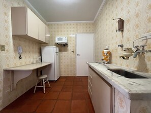 Fridge, microwave, oven, cookware/dishes/utensils