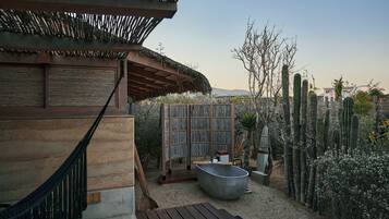 Villa Premium, 1 cama King size y sofá cama, tina | Vista desde la habitación