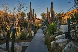 經典別墅, 1 張特大雙人床及 1 張梳化床 | 客房景觀