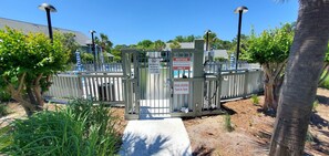 Property grounds - Kingston Cumberland 2B split level loft,pool,Beach (Myrtle Beach)