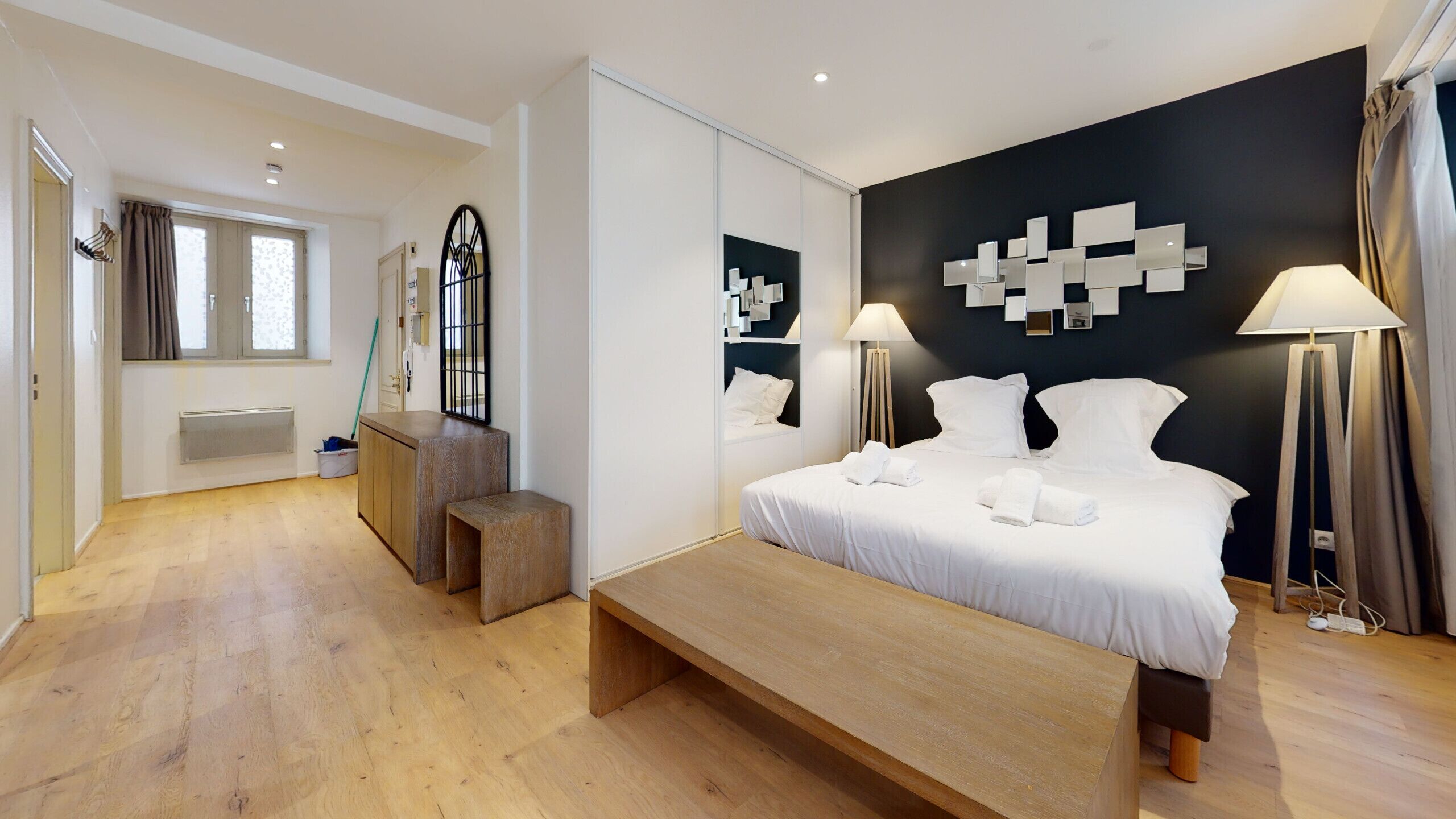 Fer et planche à repasser, Wi-Fi gratuit, draps fournis