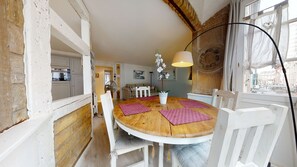 Dining - La suite du bouchon city center apartment up to 4 (Strasbourg)