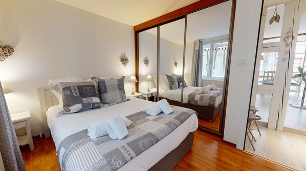 Iron/ironing board, free WiFi, bed sheets