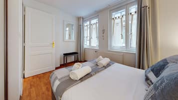 Iron/ironing board, free WiFi, bed sheets