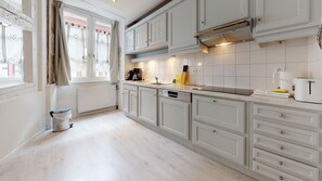 Fridge, oven, dishwasher, coffee/tea maker