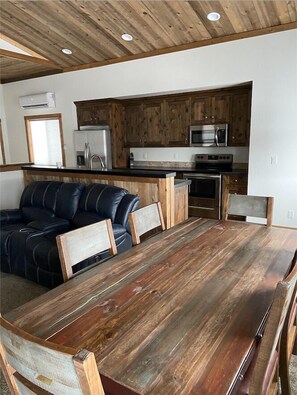 Cabane Deluxe | Cuisine privée | Réfrigérateur, micro-ondes, lave-vaisselle, cafetière/bouilloire