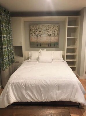 Iron/ironing board, free WiFi, bed sheets