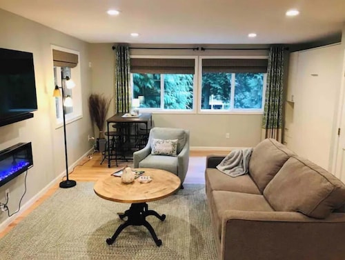 Woodinville Wellington Creekside Studio