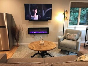 TV, fireplace