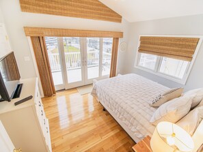 3 bedrooms, travel cot, free WiFi, bed sheets