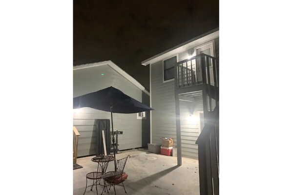 Terrace/patio - Midtown Deluxe Home with Full Studio Garage Apt (Houston)