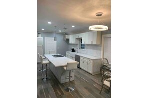 Private kitchen - Midtown Deluxe Home with Full Studio Garage Apt (Houston)