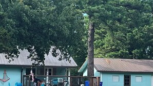 A house with a porch, a lawn, and a tree. - fishing ~ plenty of parking ~ 1/2 mile to marina ~ 5 min to new WestBay casino (Mead)