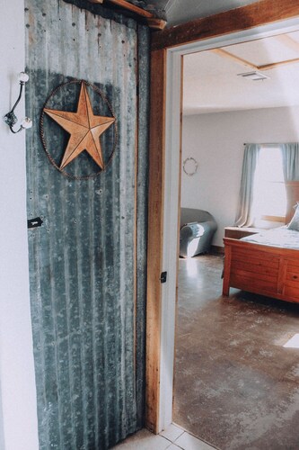 Quaint Cabin Experience in Jacksboro