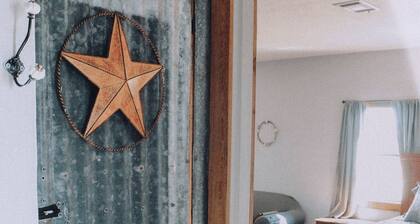 Quaint Cabin Experience in Jacksboro