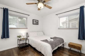 5 bedrooms, iron/ironing board, free WiFi, bed sheets