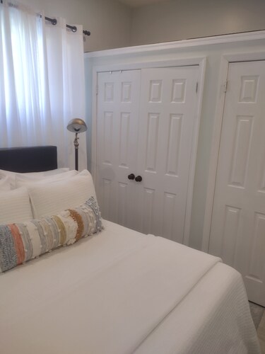 Private, Quiet 1 Bedroom in Amityville