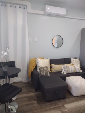 Televisor intel·ligent i llibres