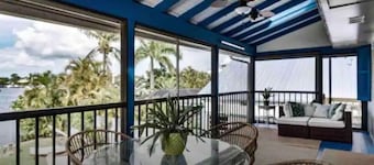 Manatee Pocket! 3 Bedrooms 1 Bathroom. Right on the water!
