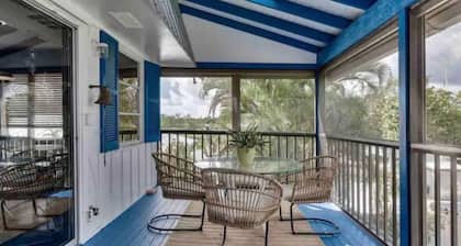 Manatee Pocket! 3 Bedrooms 1 Bathroom. Right on the water!