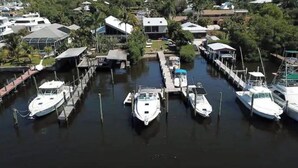 A marina with several boats docked at wooden piers. - Manatee Pocket! 1 Bedroom, 1 Bath Unit To Yourself (Stuart)