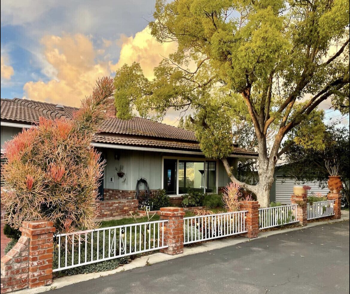 Luxury Home & Guesthouse, Views, Large Yard