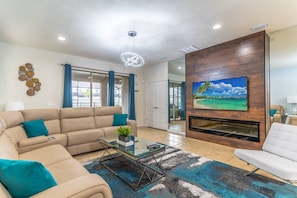 House (8925 Windsor at Westside) | Exterior