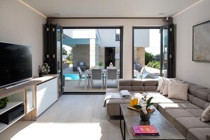 Smart TV - Exclusive beachfront Villa Four Seasons in Vrsi (Vrsi)