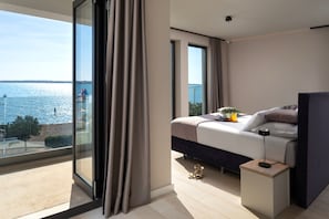 5 bedrooms, free WiFi, bed sheets - Exclusive beachfront Villa Four Seasons in Vrsi (Vrsi)