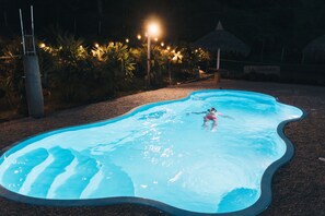 Utendørsbasseng