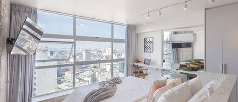 Iron/ironing board, Internet, bed sheets