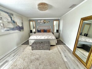 3 Schlafzimmer, Schreibtisch, Bügeleisen/Bügelbrett, kostenloses WLAN