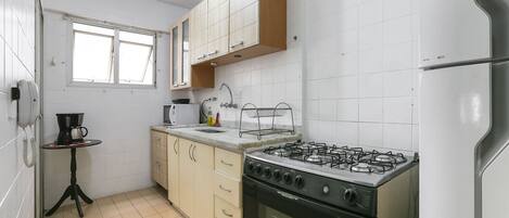 Frigorifero, microonde, forno, macchina per tè/caffè