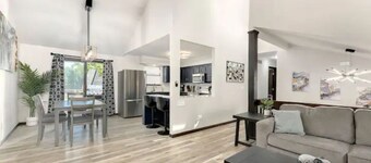 Stylish modern 4/3 family home in Overland Park