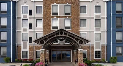 Cozy Suite | Free Breakfast + Pool