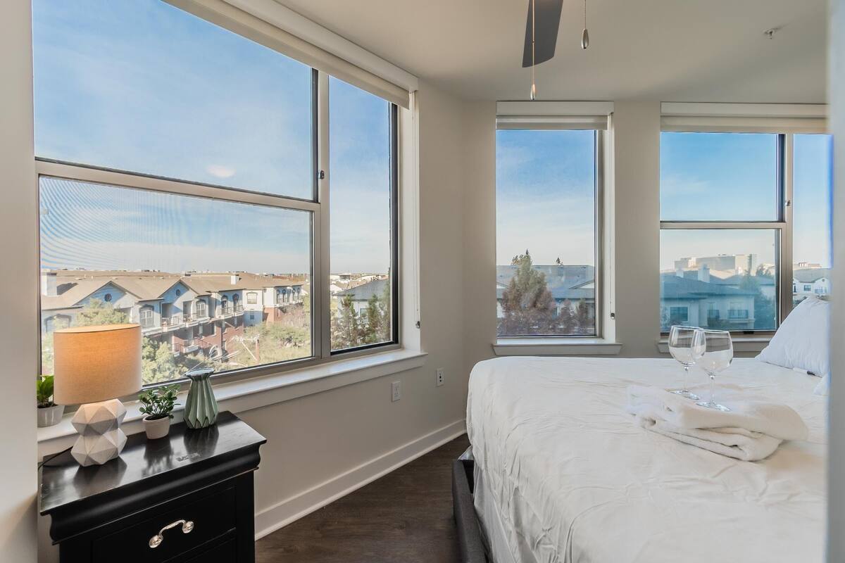 Economy Apartment | 1 bedroom, desk, laptop workspace, iron/ironing board